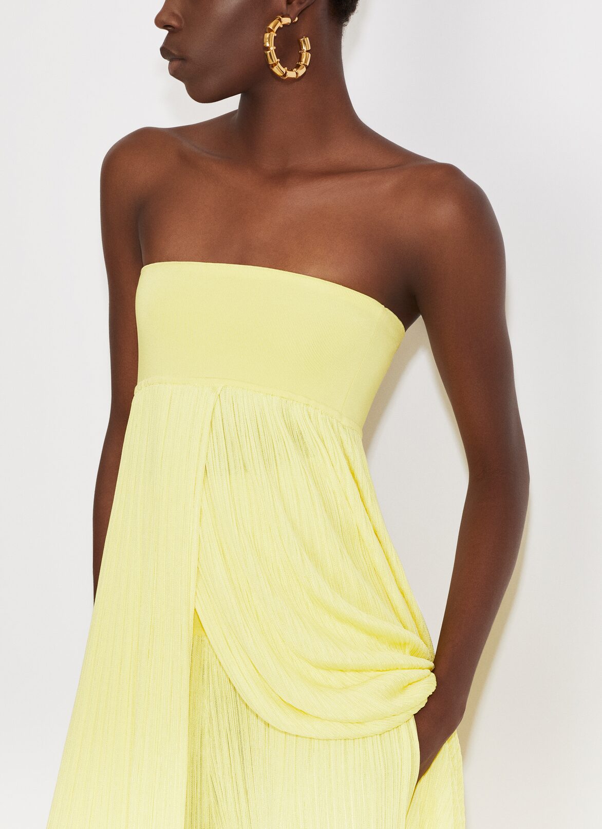 STRAPELESS DRESS IN PLEATED KNIT ALAÏA LIGHT YELLOW STRAPELESS DRESS IN PLEATED KNIT